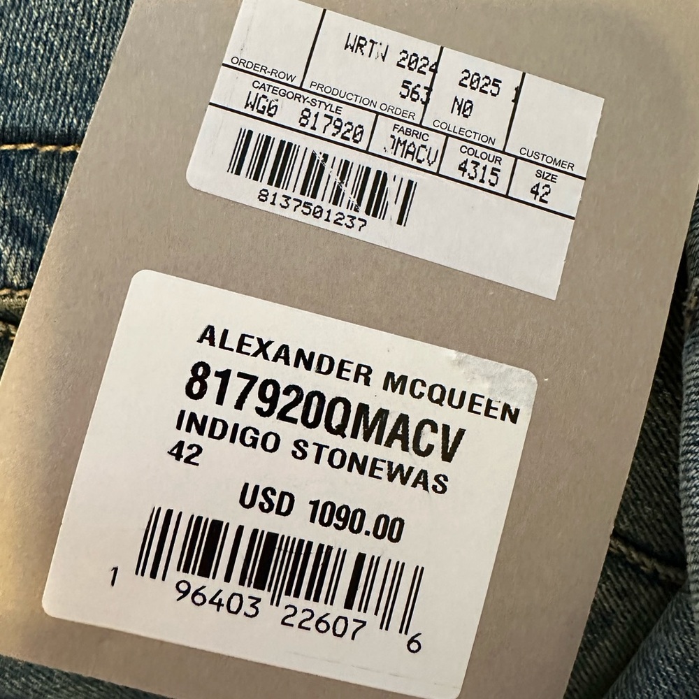 Alexander McQueen
Foldover-Waist Midi Denim Skirt - Picture 13 of 13